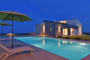 Modern Villa, pool + gym Giarre